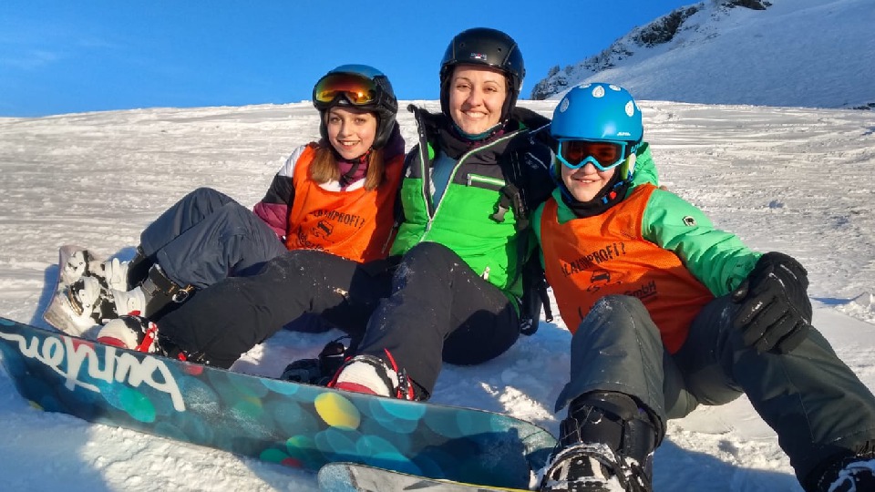 Zweimal Hochfügen und einmal Wart - das waren die Ziele unseres Vereinssikurses im Jahr 2019, bei dem wir wieder ein drei Terminen mit jeweils über 100 Ski- und Snowboardfahrern in den Bergen waren.