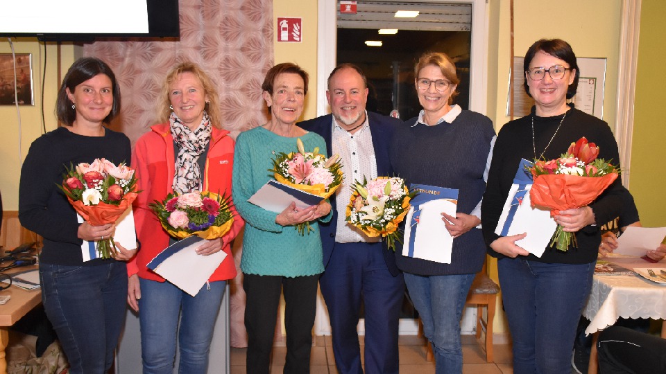 Simone Gail, Gerti Straub, Helga Hahnemann, Präsident Holger Braunbarth, Michaela Nöll und Claudia Wiedemann