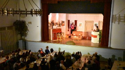 Eine humorvolle Kriminalkomödie, die unsere Theaterleut im Herbst 2022 auf die Bühne des Hubertushofes gebracht haben.
