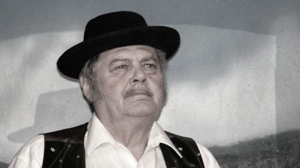 bei einer seiner Rollen auf der Bühne der Theaterleut des TSV Firnhaberau